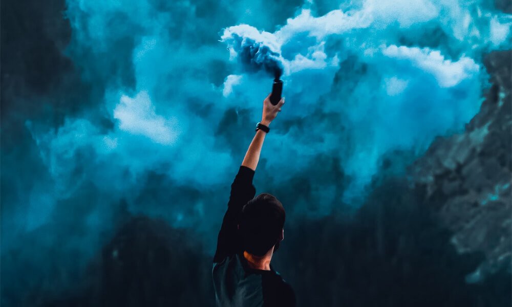 sklep-fajerwerki-czy-swiece-dymne-mozna-trzymac-w-reku.jpg (56 KB)