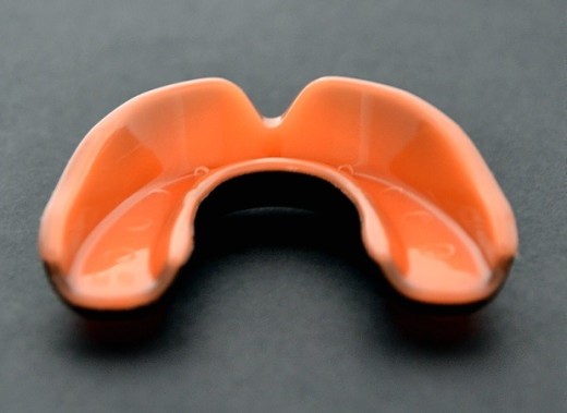 Dragon single mouthguard, black and orange
