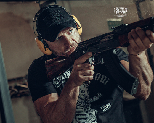 Koszulka T-shirt Dobermans Aggressive "MEMENTO MORI TS290" - beżowy