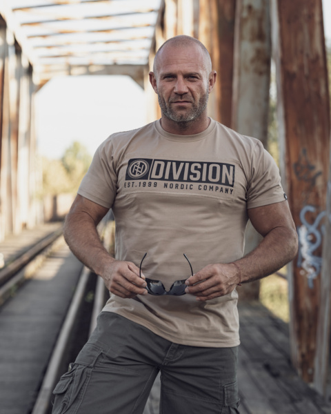 Koszulka T-shirt Dobermans Aggressive "DIVISION PATCH" TS392 - czarna