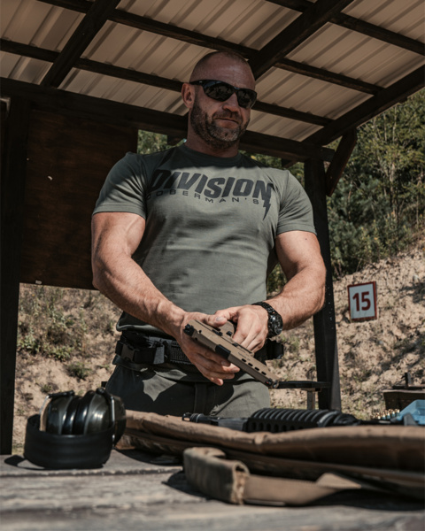 Koszulka T-shirt Dobermans Aggressive "LIGHTING TS352" - zielona