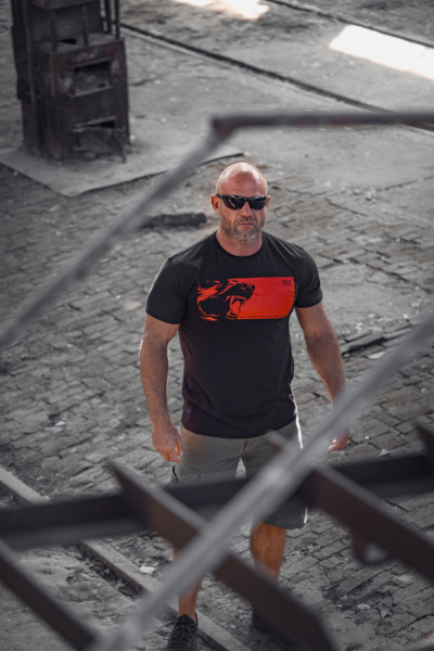 Koszulka T-shirt Dobermans Aggressive "NEVER FORGETS" TS379 - biała