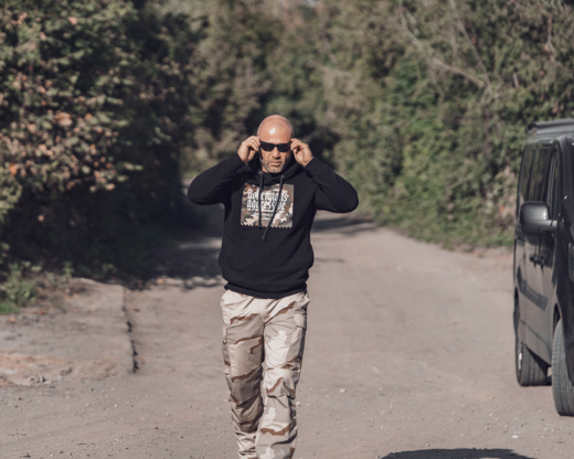 Bluza z kapturem Dobermans Aggressive "CAMO BK395" - czarna