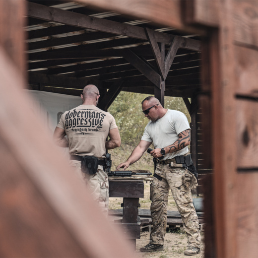 Bluza z kapturem rozpinana Dobermans Aggressive "SWELLING LOGO" BZ351A - czarna