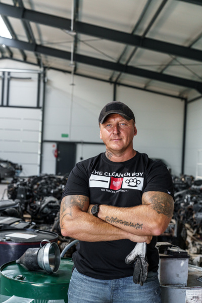 Dobermans Aggressive "CLEANER BOY" TS396 T-shirt - brown