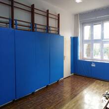 Osłony na drabinki materac zawieszany na drabince  asekuracyjny 